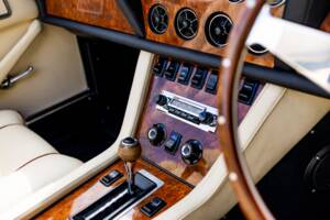 Image 48/50 of Jensen Interceptor MK III (1975)