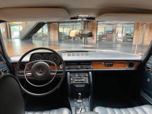 Image 20/41 de Mercedes-Benz 250 C (1970)