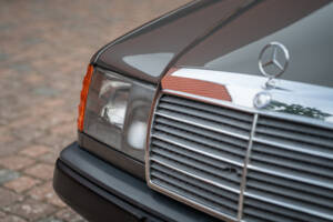 Image 4/66 of Mercedes-Benz 200 TE (1989)