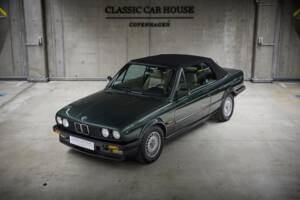 Image 14/90 of BMW 325i (1987)