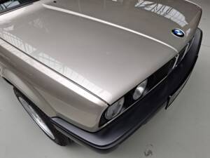 Bild 11/24 von BMW 318i (1989)