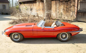 Image 9/54 of Jaguar Type E 4.2 (1965)