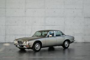 Bild 1/50 von Jaguar XJ 6 L 4.2 (1975)