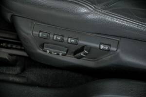 Image 33/36 of Volvo V70 D5 (2008)