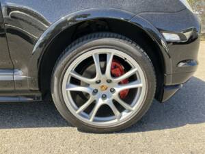 Immagine 37/40 di Porsche Cayenne GTS (2008)