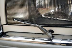 Image 27/50 of Mercedes-Benz 500 SEL (1984)