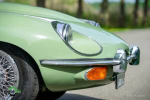 Image 26/60 de Jaguar E-Type (1969)