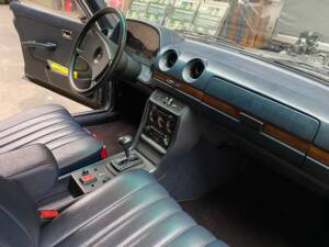 Image 9/19 of Mercedes-Benz 280 E (1981)