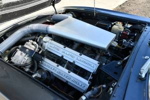 Image 2/16 of Aston Martin V8 (1976)