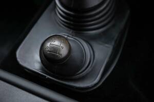 Image 16/41 of Land Rover 90 (1988)
