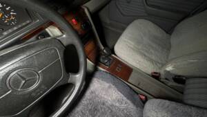 Bild 33/81 von Mercedes-Benz 250 TD (1992)
