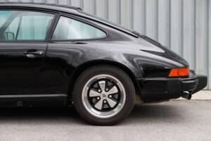 Image 94/108 de Porsche 911 Carrera 3.2 (1989)