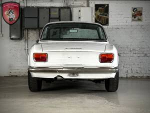 Image 5/53 of Alfa Romeo Giulia GT 1300 Junior (1970)