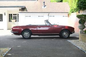 Image 13/26 of Peugeot 504 Convertible (1974)