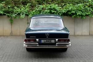 Image 4/76 de Mercedes-Benz 220 S b (1963)