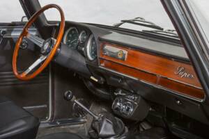 Image 18/23 of Alfa Romeo Giulia 1600 Super Biscione (1970)