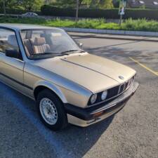 Immagine 2/21 di BMW 318i (1989)