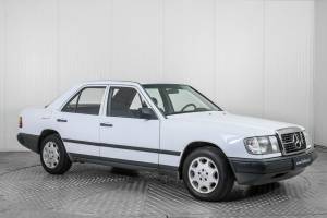 Imagen 7/50 de Mercedes-Benz 200 (1986)