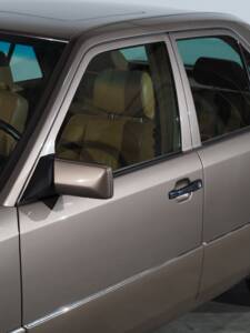 Bild 9/53 von Mercedes-Benz 300 E 4-Matic (1993)