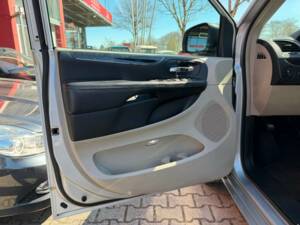 Bild 10/22 von Lancia Voyager 3.6 (2012)