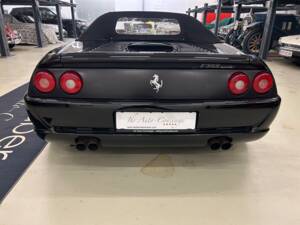 Bild 23/33 von Ferrari F 355 Spider (1997)