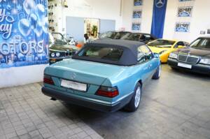 Afbeelding 19/50 van Mercedes-Benz 300 CE-24 (1993)