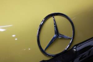 Image 28/50 of Mercedes-Benz 500 SL (1983)