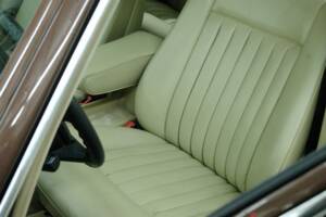 Bild 48/50 von Mercedes-Benz 380 SE (1984)