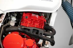 Image 32/50 of Honda DUMMY (1986)