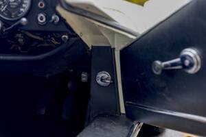 Image 29/50 de Jaguar Type E V12 (2+2) (1972)