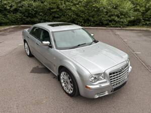 Image 24/50 of Chrysler 300 S (2008)