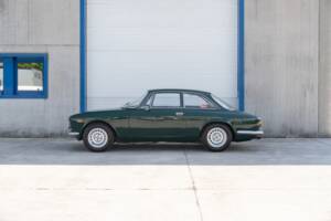Image 15/83 of Alfa Romeo Giulia GT 1300 Junior (1968)