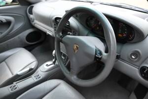 Bild 35/50 von Porsche 911 Carrera 4S (2004)