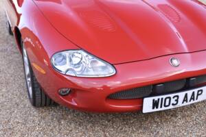 Image 31/50 de Jaguar XKR (2000)