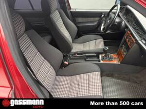 Image 15/15 of Mercedes-Benz 190 E 2.0 (1992)