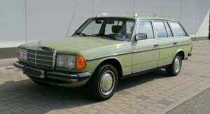 Immagine 4/55 di Mercedes-Benz 300 TD (1979)