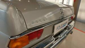Image 2/60 of Mercedes-Benz 280 SE (1969)