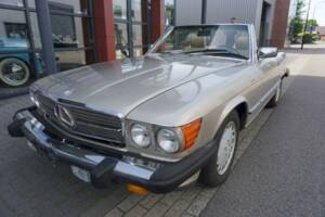 Afbeelding 4/36 van Mercedes-Benz 560 SL (1989)