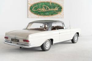 Bild 9/44 von Mercedes-Benz 220 SE b (1964)