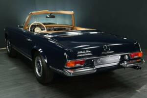 Image 4/30 of Mercedes-Benz 280 SL (1968)