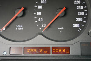 Image 47/50 of BMW 850CSi (1994)