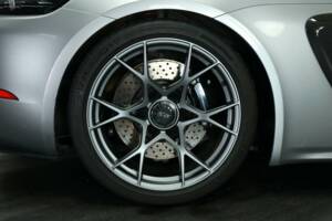 Image 29/50 of Porsche 718 Cayman GT4 RS Weissach (2023)