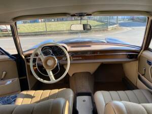 Image 27/52 of Mercedes-Benz 250 S (1967)