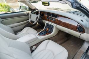 Image 46/91 de Jaguar XK8 4.0 (2000)