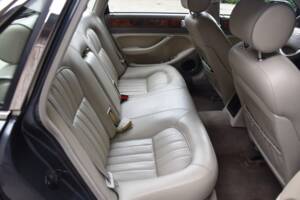 Image 27/40 of Jaguar XJ 6 4.0 Sovereign (1995)
