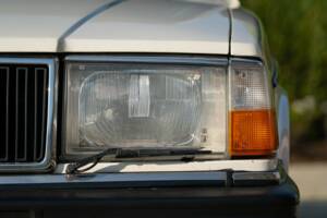 Immagine 20/43 di Volvo 240 GLE Injection (1989)