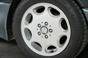 Image 15/32 of Mercedes-Benz 500 E (1992)