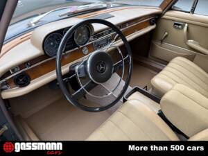 Image 11/15 of Mercedes-Benz 250 SE (1967)
