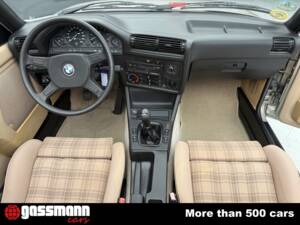 Bild 12/15 von BMW 320i (1990)