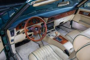 Image 13/20 of Aston Martin V8 (1981)